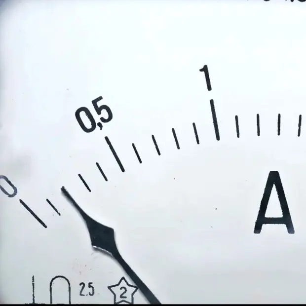 a multimeter measuring amperage