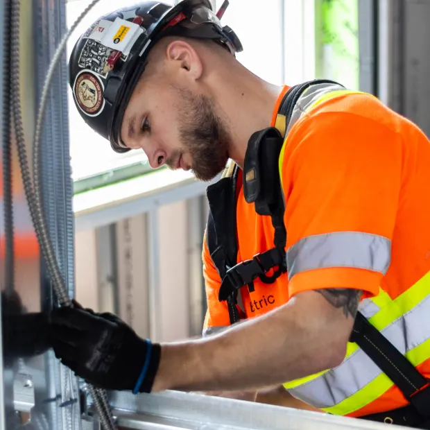 Kraun electricians wiring a building